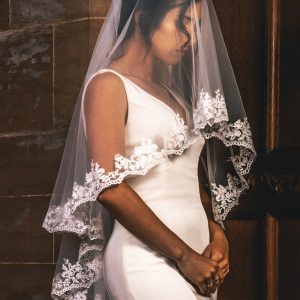 Elegant Fingertip Veil with Subtle Lace Trim